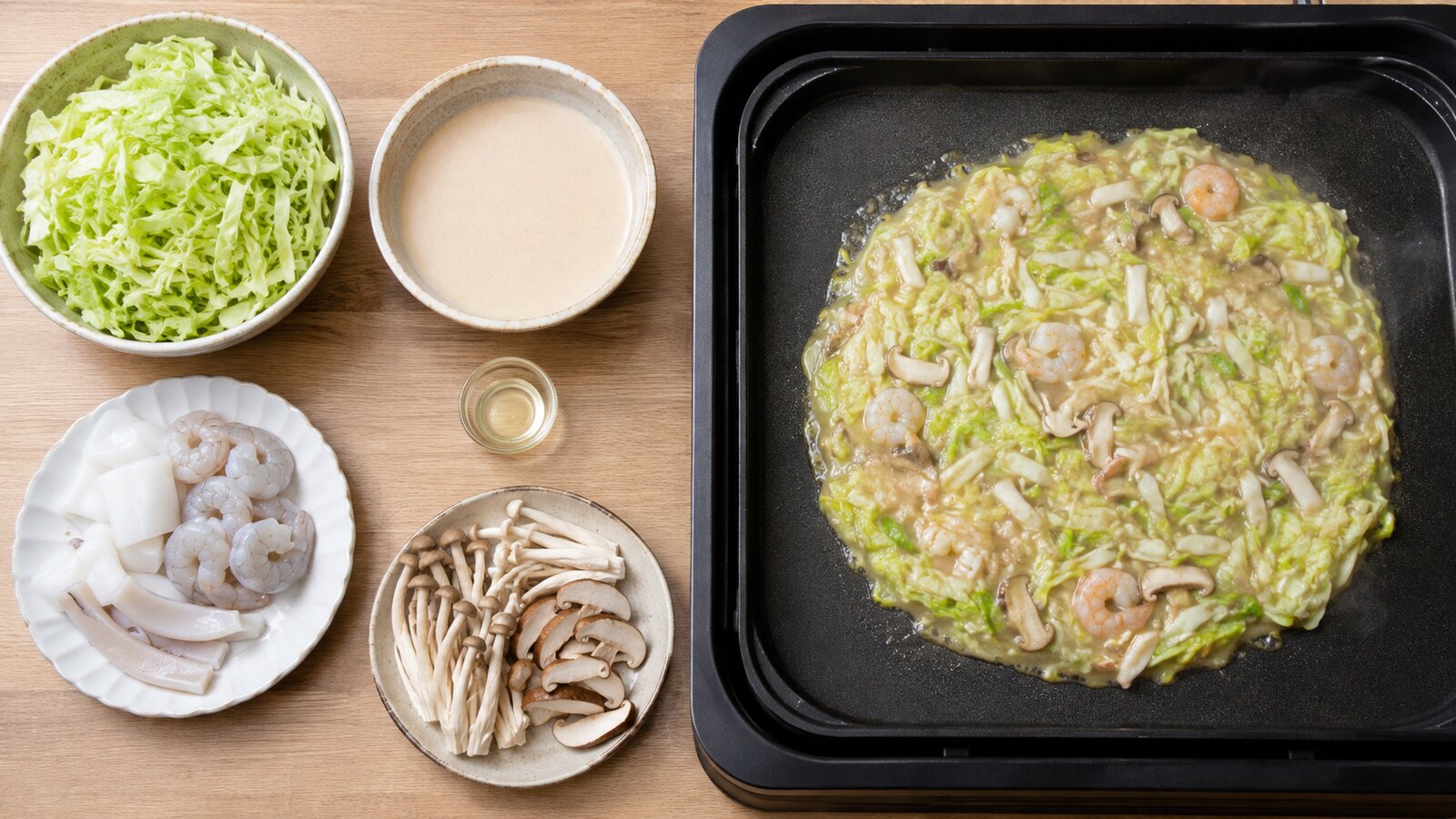 キャベツ・海鮮・きのこを使ったもんじゃ焼きと材料