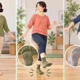 ヨガの裸足と靴下を比較するアイキャッチ